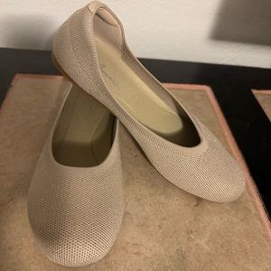 NWOT Arromic Ballet Flat